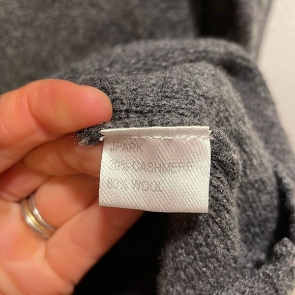 J Park woman’s cashmere and wool grey sweater - Picture 10 of 10